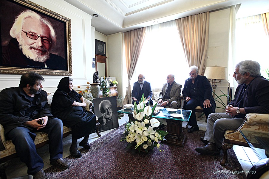 حضور رئیس سازمان صدا و سیما در منزل جمشید مشایخی