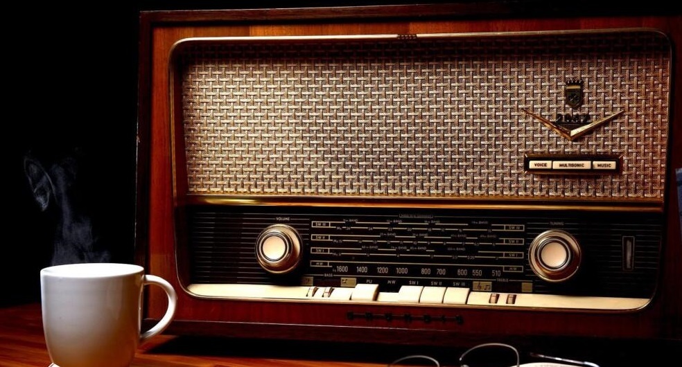 قصه‌های مادربزرگ را از امواج رادیو بشنوید