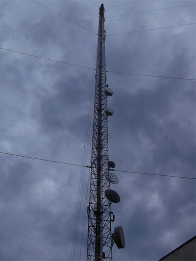 درخشش دوباره دکل مرتفع ایستگاه تلویزیونی و رادیویی اف ام زیباکنار