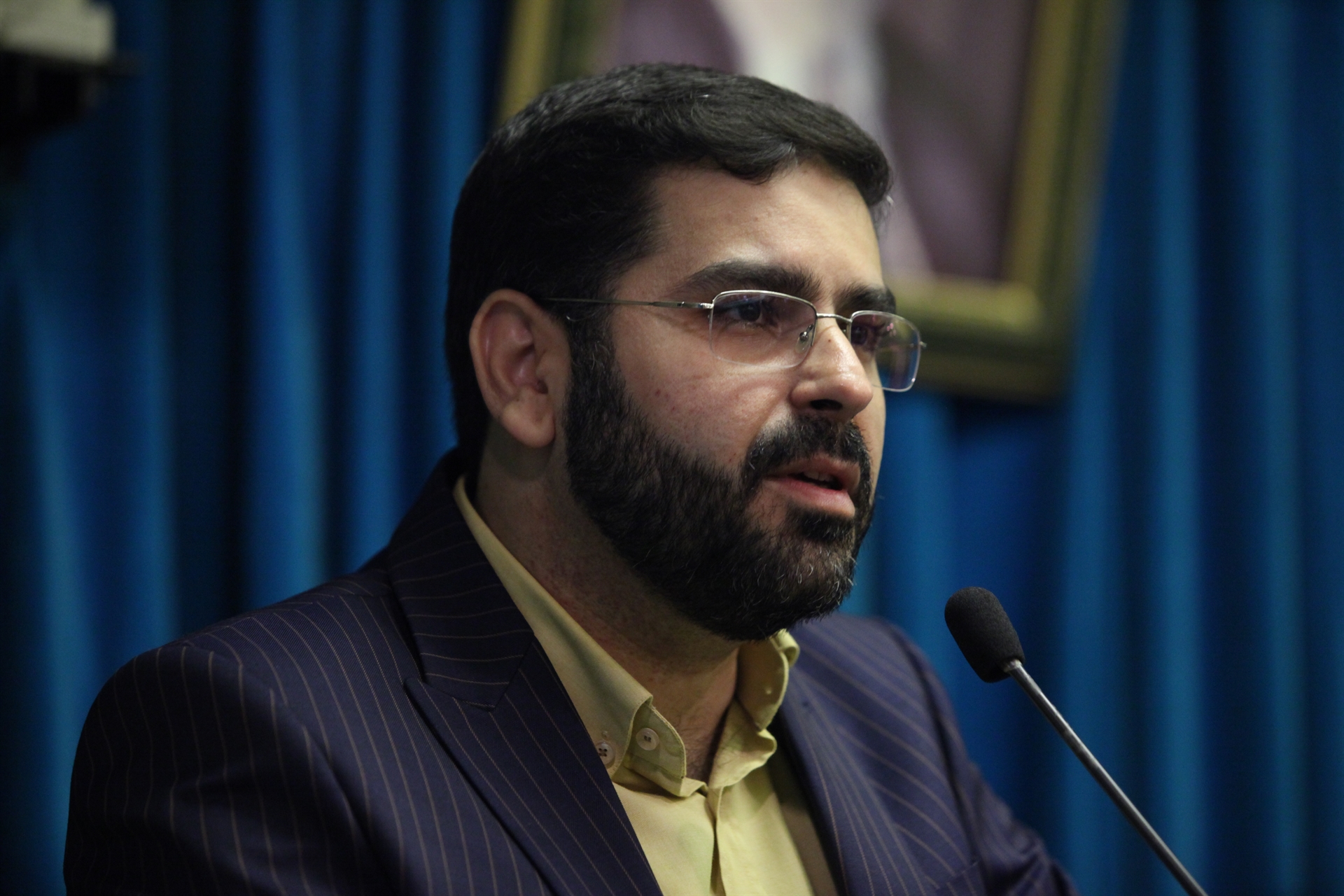 تلویزیون به شهردار پیشین  تهران و منتقدان او فرصت برابر داده است