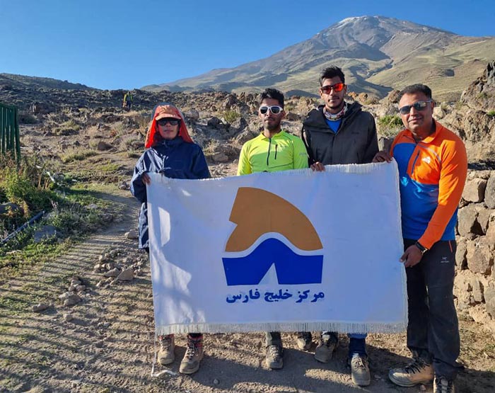 صعود کوهنوردان صداوسیمای خلیج فارس به بام ایران